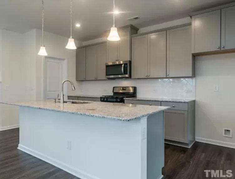 1018 Salt Glaze Ln — Photo 6