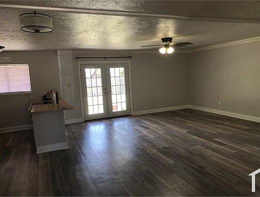3rd image of 5537 Russell Dr