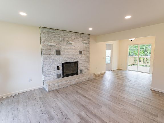 4th image of 1122 Lynn Ave