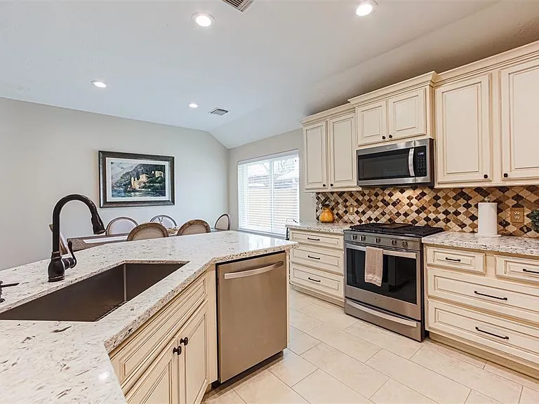 3034 Glenthorpe Ln — Photo 4