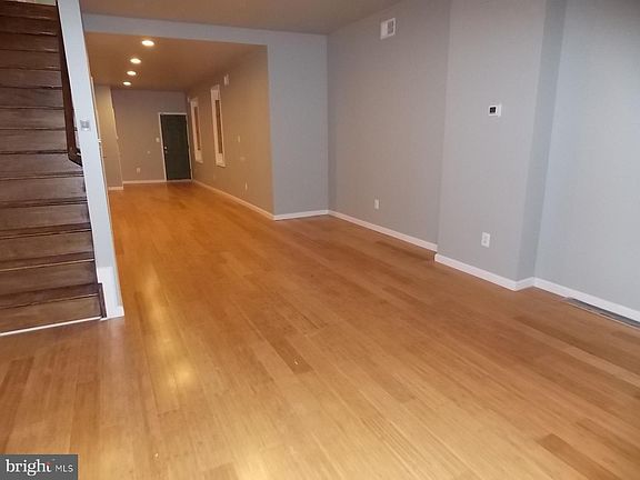 3rd image of 1115 W Cumberland St