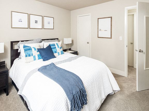 5th image of 3056 S 60th St #1015