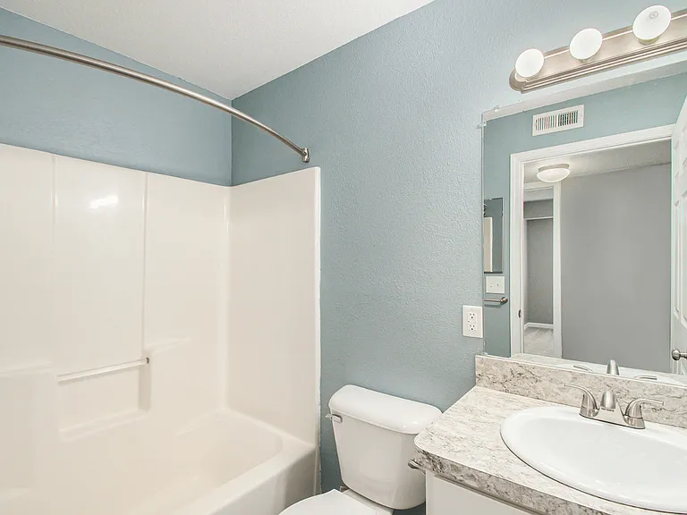 Westfield Club Apartments — Photo 25