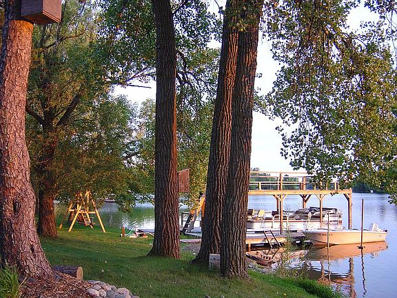 4th image of 356 E River Dr
