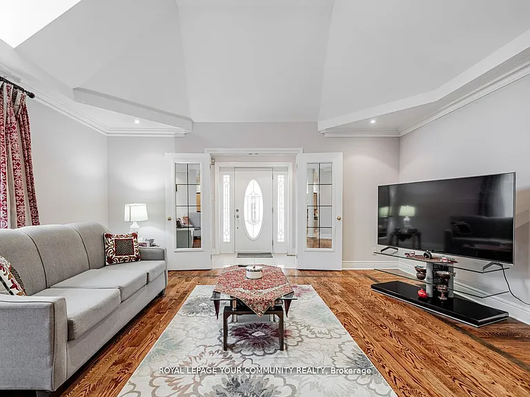 9 Robson Pl E — Photo 9