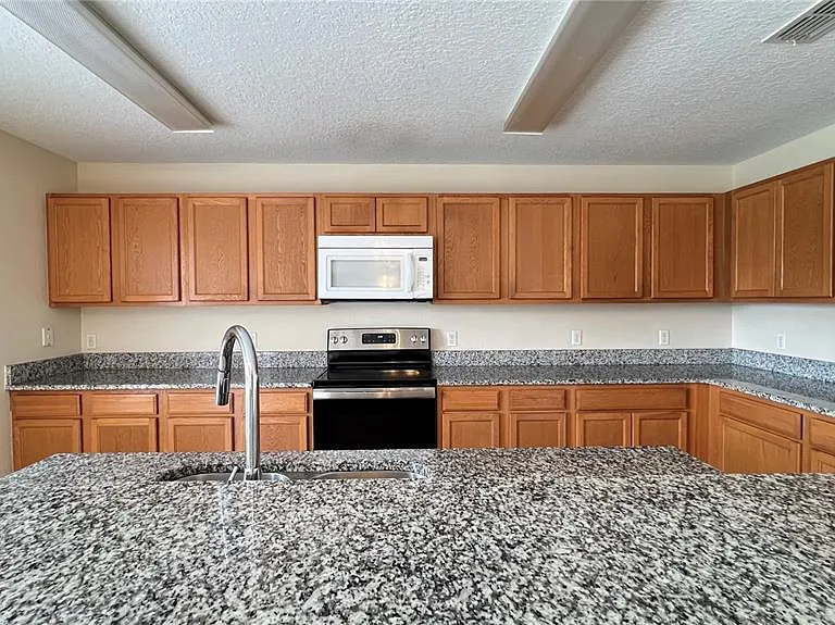 216 Verdi St — Photo 22