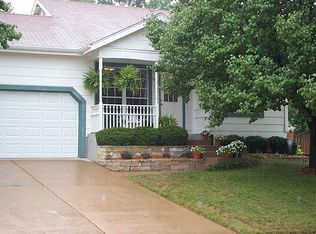 1017 Treetop Village Dr, Ballwin, MO