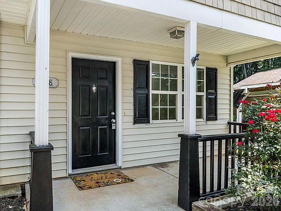 2nd image of 118 Leonard St #25