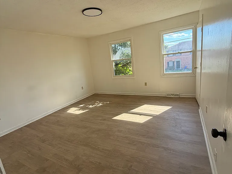 305 Churchill Dr #4 — Photo 5