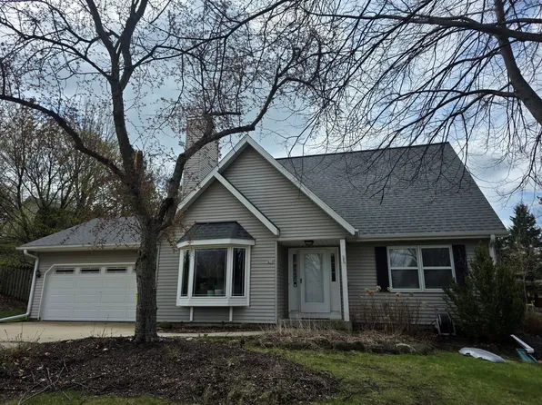 421 Lindenwood Dr, Hartland, WI 53029