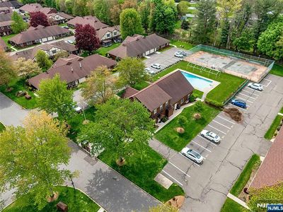 22-1 Tamaron Dr, Waldwick, NJ, 07463