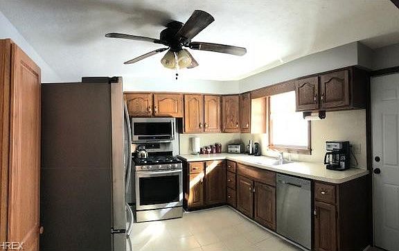 3rd image of 6951 Manor Dr