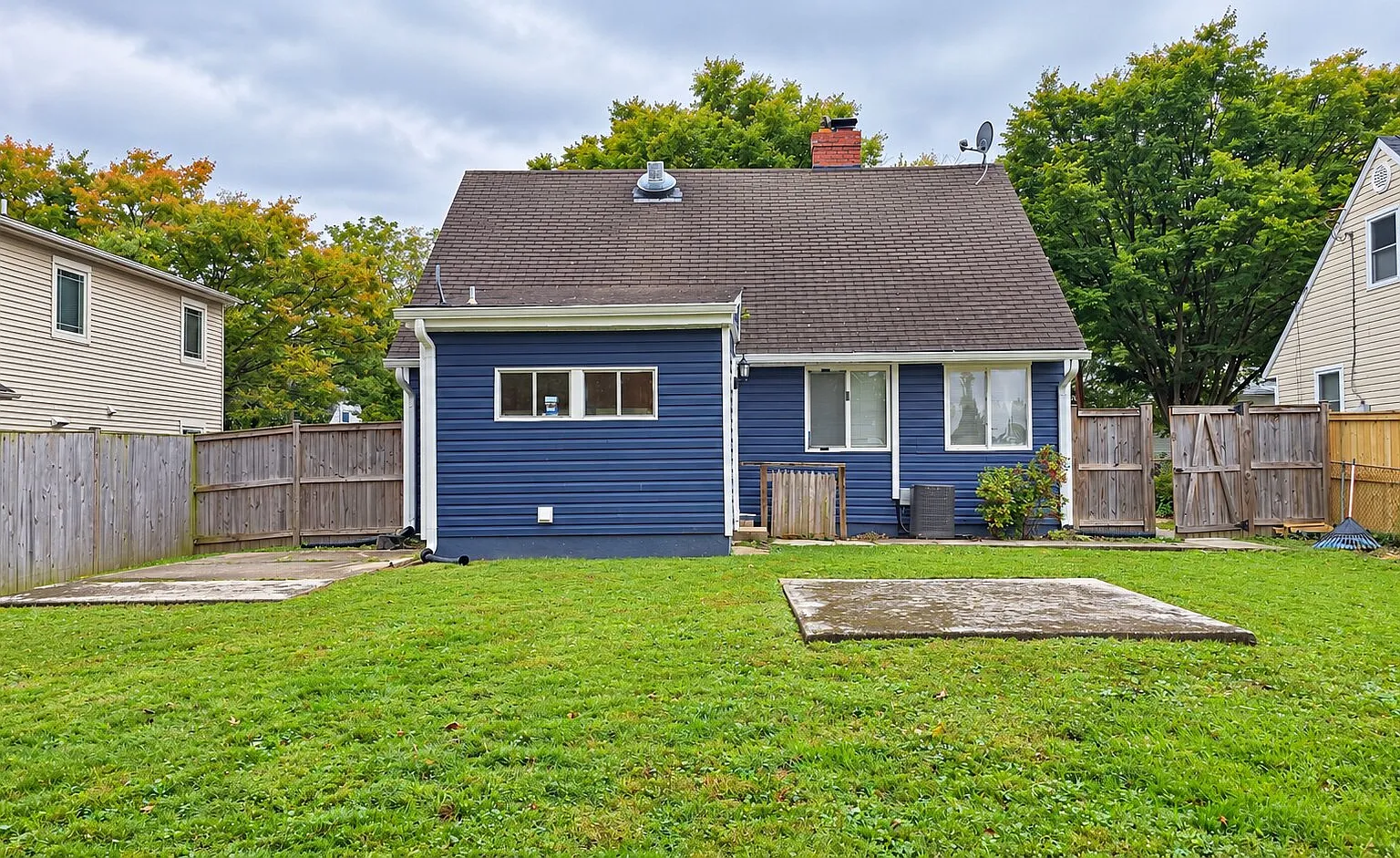 Charming & Updated 4-Bed Home Near Twinbrook Metro — Photo 4