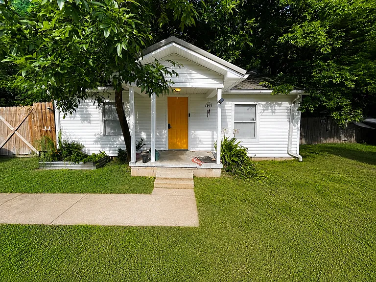 506 N Hartford Ave — Photo 1