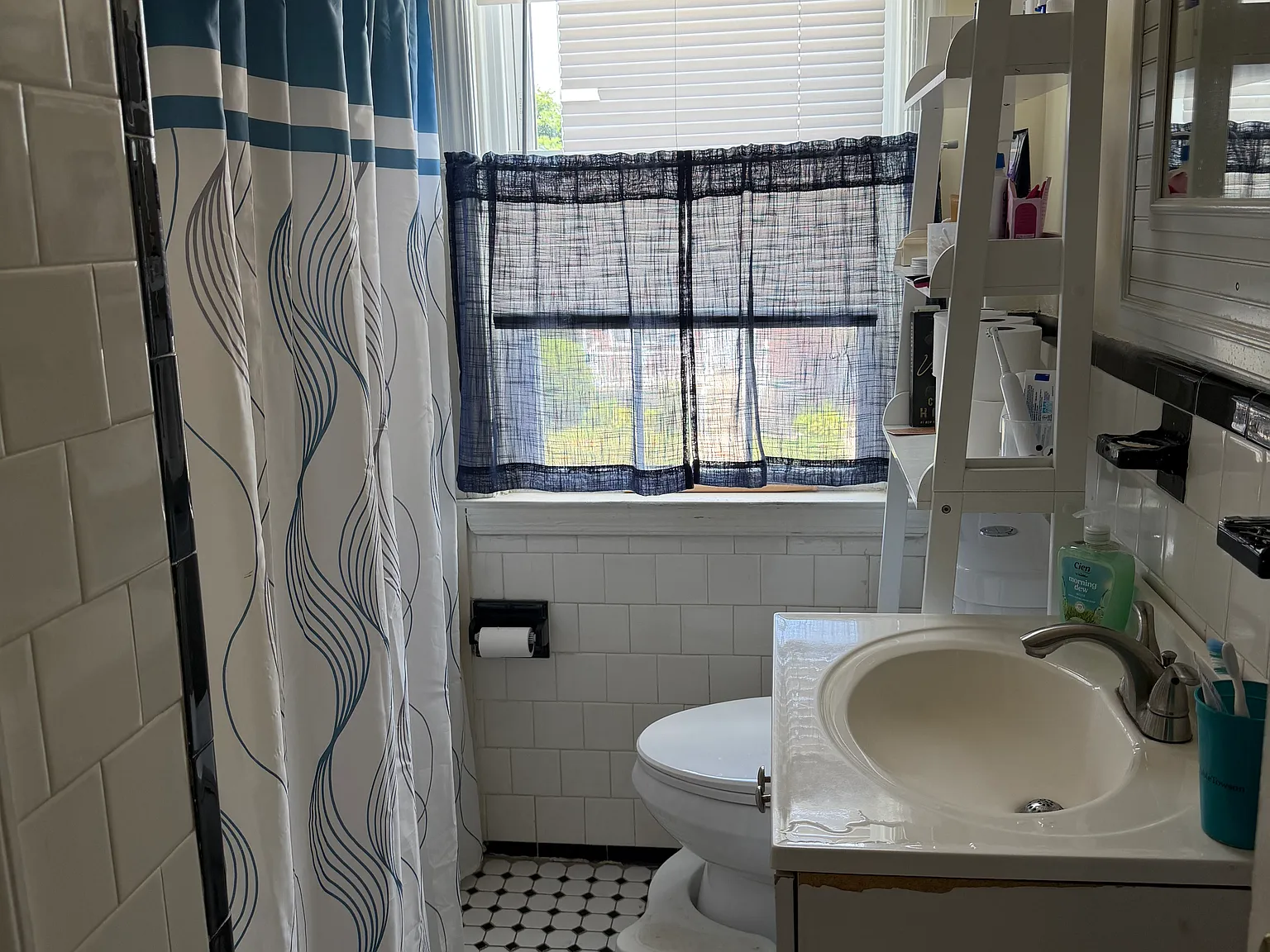1 bed, 1.5 bath, 1216 sqft, $850 — Photo 4