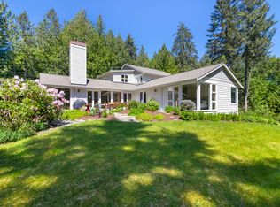8326 NE Sumanee Pl, Bainbridge Island, WA 98110