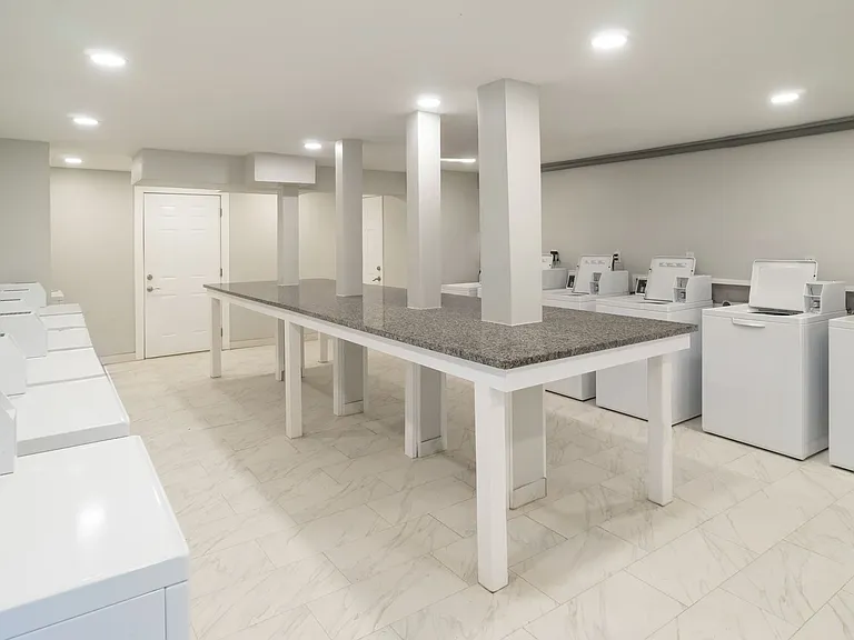 Crystal Heights Apartments — Photo 14
