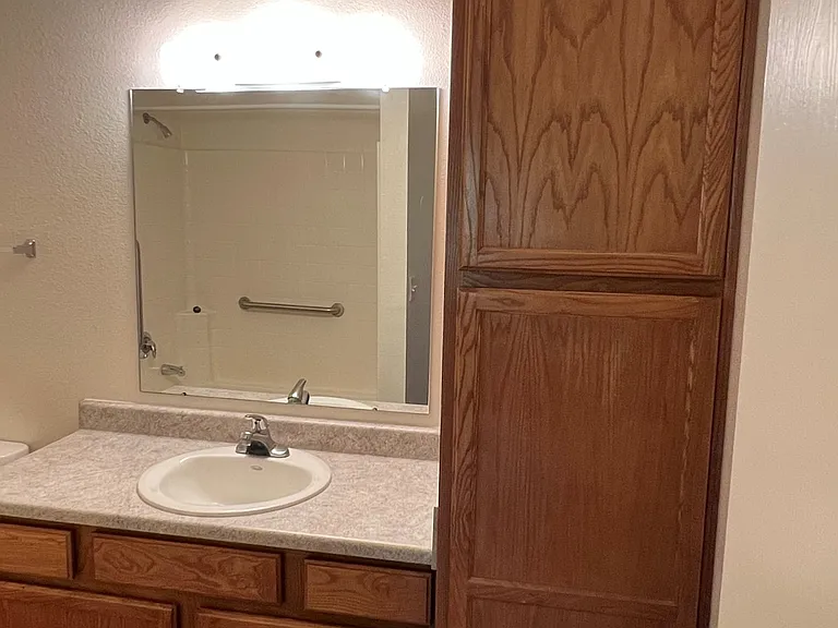 Classic unit 1-Bedroom bathroom