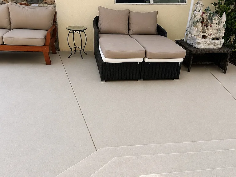 2438 Gramercy Ave — Photo 38