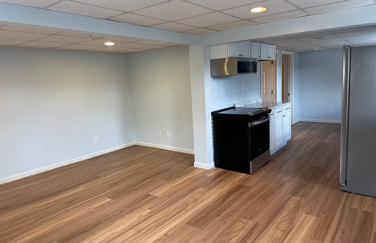 Building Photo - 52 Mapleville Main St #52