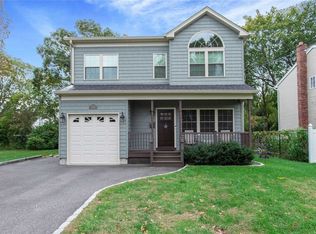136 Oak St, Deer Park, NY 11729