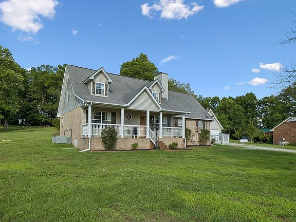 3rd image of 636 Shelley Dr