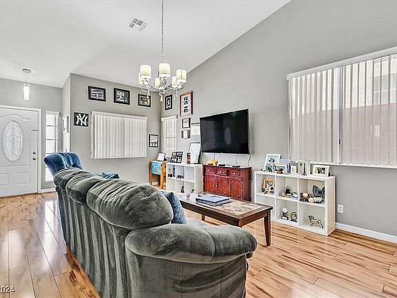 5th image of 9632 Atwood Ave