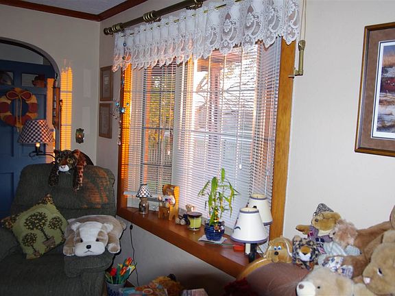 4th image of 1521 Latham St