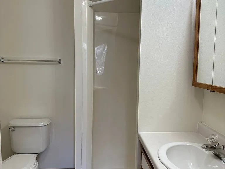 Dakota E & W Apartments — Photo 57