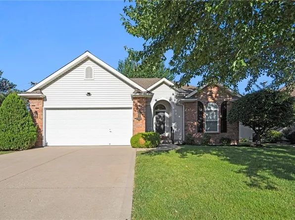 3420 S Victoria Dr, Blue Springs, MO 64015