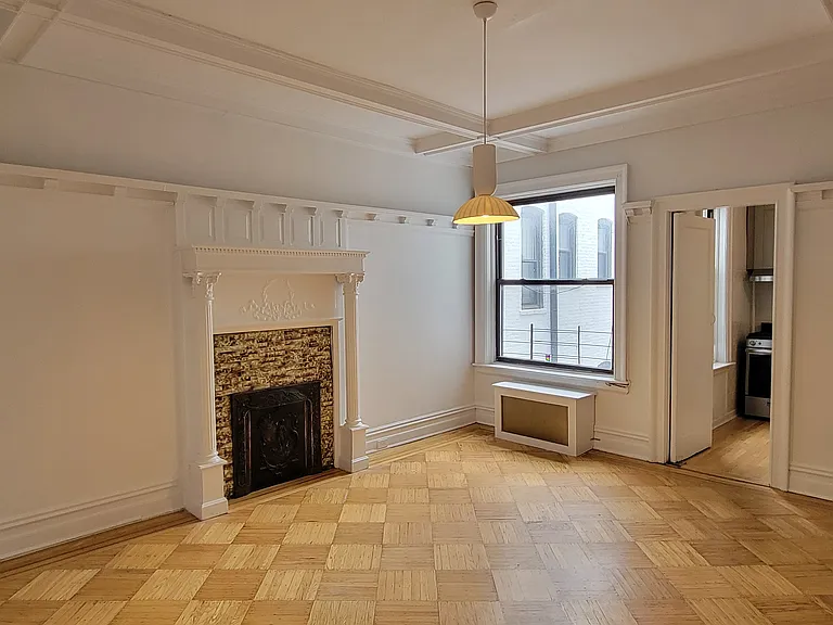 570 5th St #3 — Photo 3