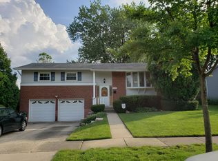 1153 E Plate Dr, Palatine, IL 60074