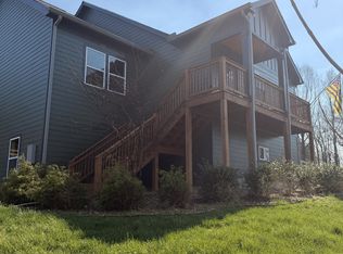 157 Lena Loop, Burns, TN 37029