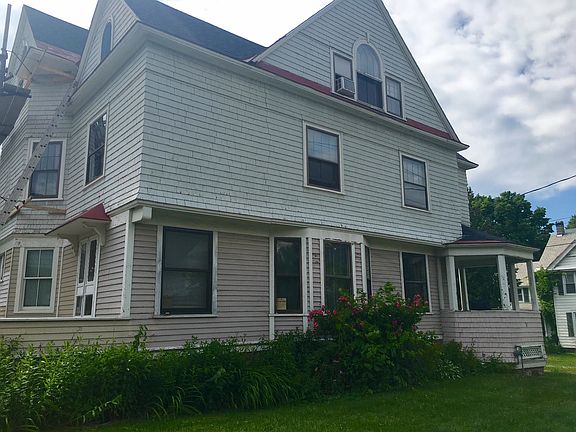 Side of house 2nd floor apartment