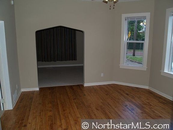 5th image of 182 Acker St E