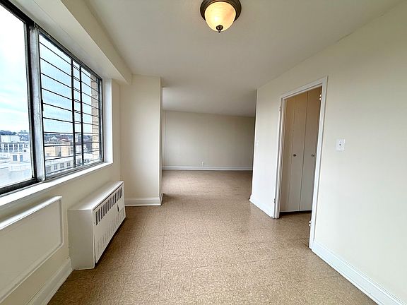 5th image of 42 E Sidney Ave #11E