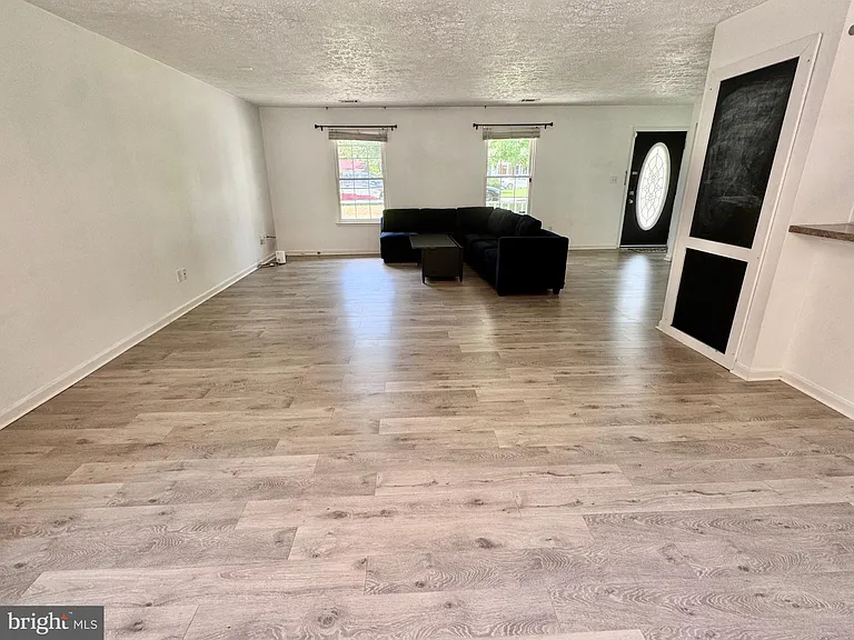 2038 Dewey Dr — Photo 7