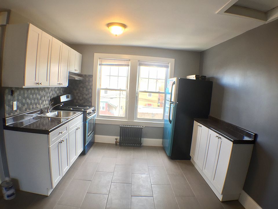 1st image of 2033 33rd St #2