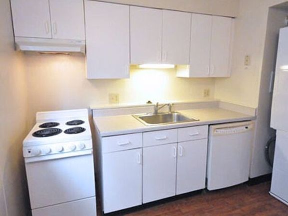5th image of 105 W 8th Ave APT C