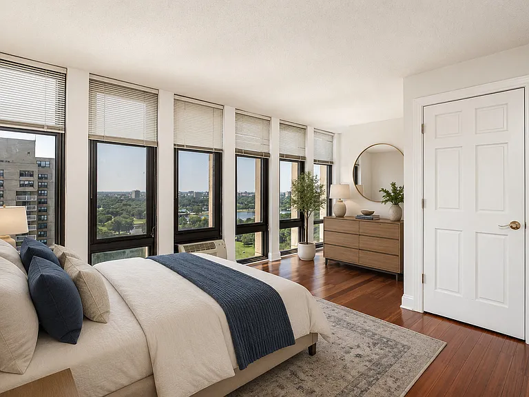 6700 S South Shore Dr #22G — Photo 10