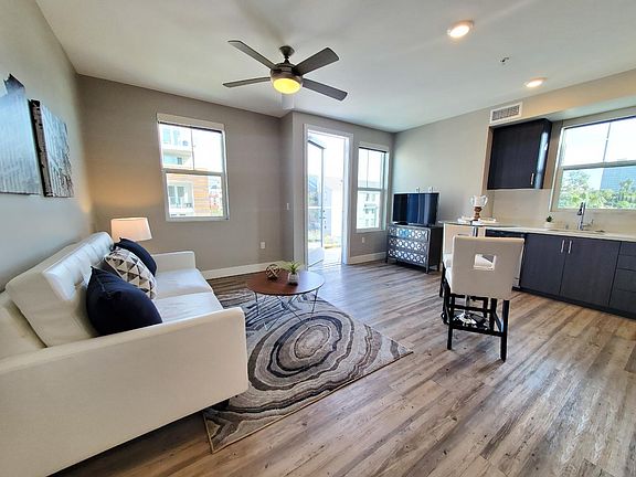 5th image of 561 W Date St #506