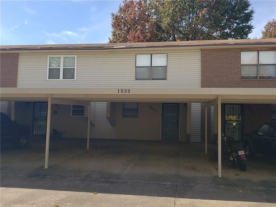 1st image of 1933 N East Oaks Dr