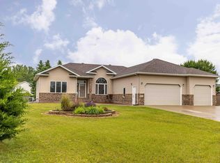 1922 33rd St S, Moorhead, MN 56560