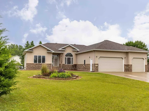 1922 33rd St S, Moorhead, MN 56560