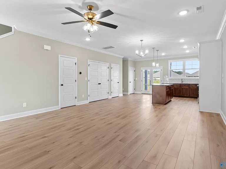 243 Susan Lynn Dr — Photo 17