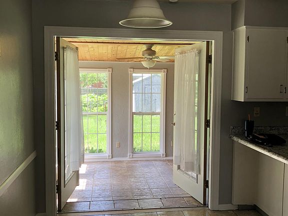 5th image of 416 Wayside Dr