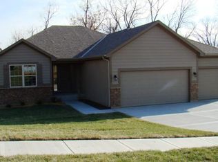 6221 Green Hills Ln, Kansas City, MO 64151