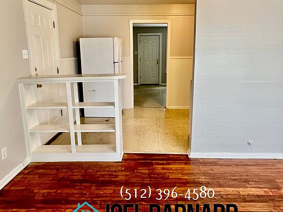 2nd image of 206 Mill St