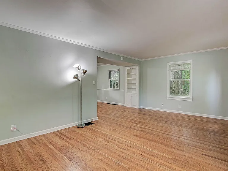 5043 Boulevard Pl — Photo 9