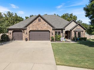 591 Grandview Dr, Prairie Grove, AR 72753